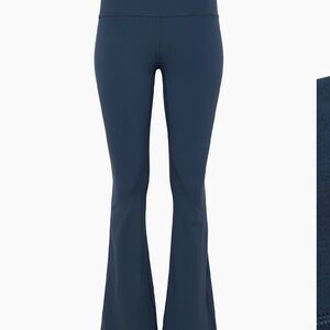 Aritzia TNA flare leggings - admiral